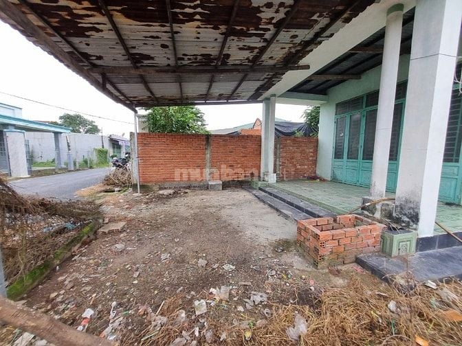 Nhà 2 mặt tiền nhựa. Trung tâm Trảng Bàng. 2,05 tỷ TL