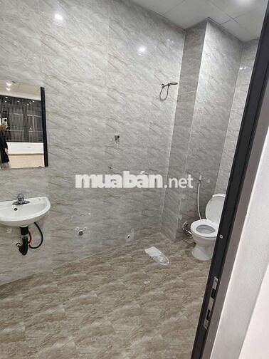 SIÊU PHẨM CHO THUÊ TẠI PHẠM VĂN ĐỒNG 120M2- 5 TẦNG