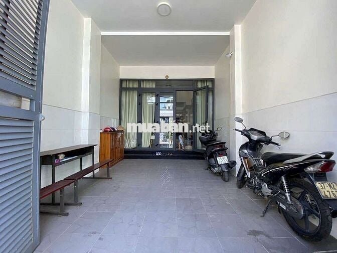 Nhà mới sẵn nội thất gần pmqt bvq12, sân ôtô sân thượng,sân sau 4pn