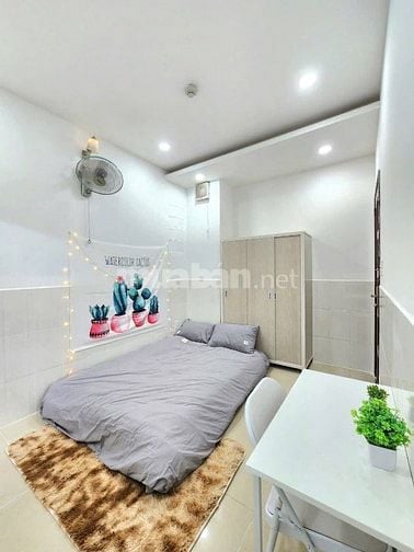 CHO THUÊ PHÒNG ĐẦY ĐỦ NỘI THẤT MẶT TIỀN ĐƯỜNG GẦN Q1