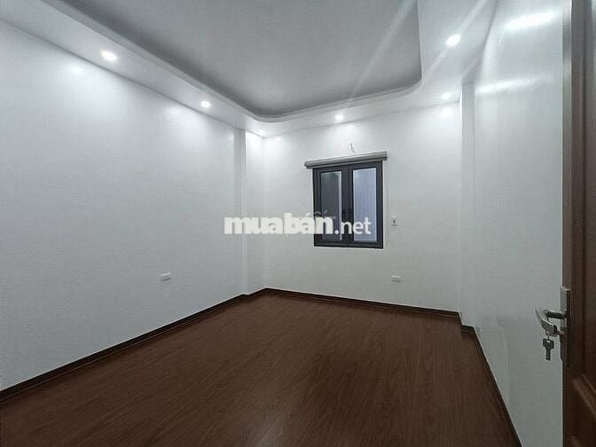 BÁN NHÀ   TĂNG THIẾT GIÁP – 5T THANG MÁY – Ô TÔ ĐỖ CỬA – GIÁ CHỈ 9 TỶ