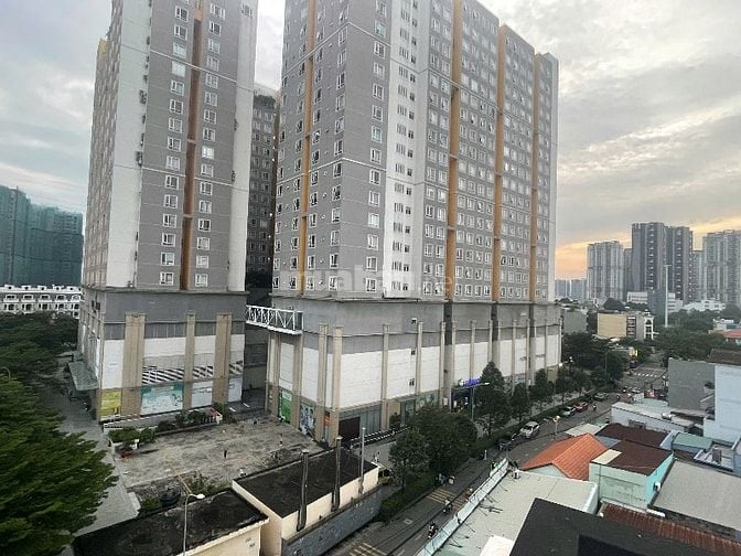 CHO THUÊ PHÒNG ĐẦY ĐỦ NỘI THẤT MẶT TIỀN ĐƯỜNG GẦN Q1