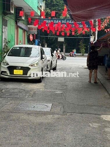 Ô TÔ VÀO CỔNG THANG MÁY 5 TẦNG 40m MT4.2m Ở XUÂN LA 9 Ty 9 Ô TÔ VÀO CỔNG THANG MÁY 5 TẦNG 40m MT4.2m Ở XUÂN LA 9 Ty 9