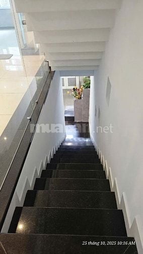 Nhà HXH 6m 606 đường 3/2. DT 5.1x15.5m, 5 tầng