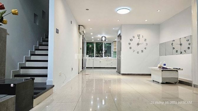 Nhà HXH 6m 606 đường 3/2. DT 5.1x15.5m, 5 tầng