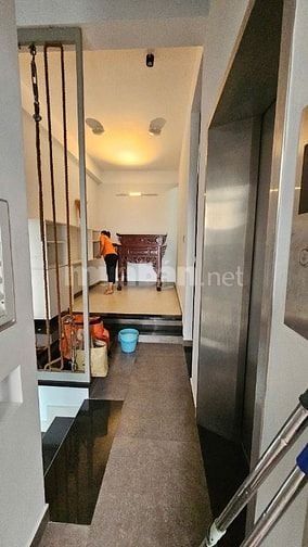 Nhà HXH 6m 606 đường 3/2. DT 5.1x15.5m, 5 tầng