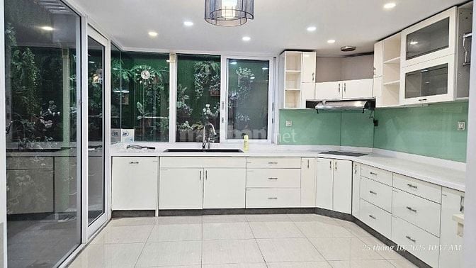 Nhà HXH 6m 606 đường 3/2. DT 5.1x15.5m, 5 tầng