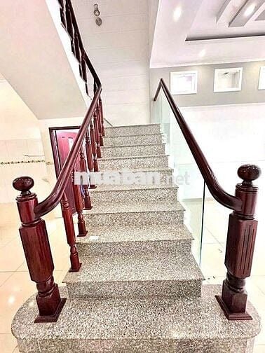 Nhà 2 Lầu 3PN KDC Hưng Phú chỉ 11 triệu