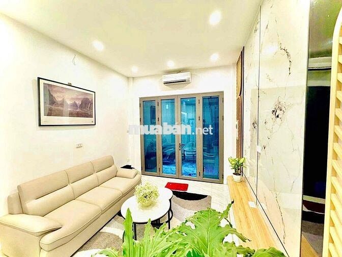 Hơn 3 tỷ, Bán nhà tt Nguyễn Sơn, 60m. Vị trí vàng, trung tâm Long Biên