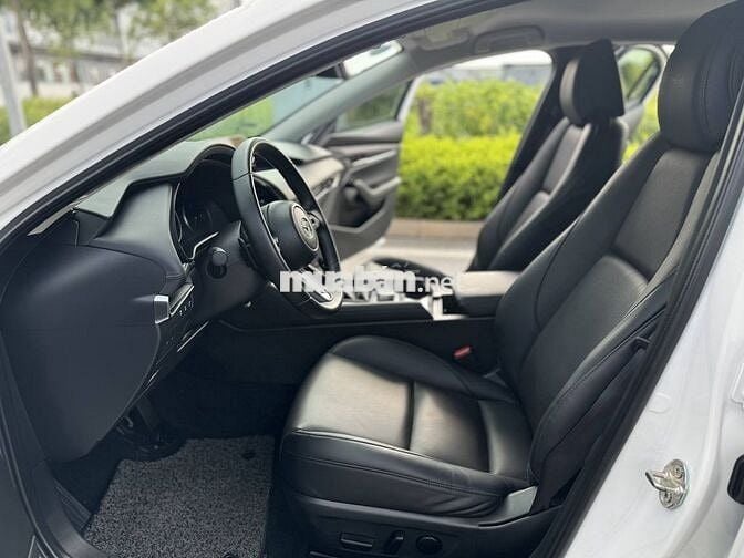 Mazda 3 2024 1.5L Luxury - 19000 km