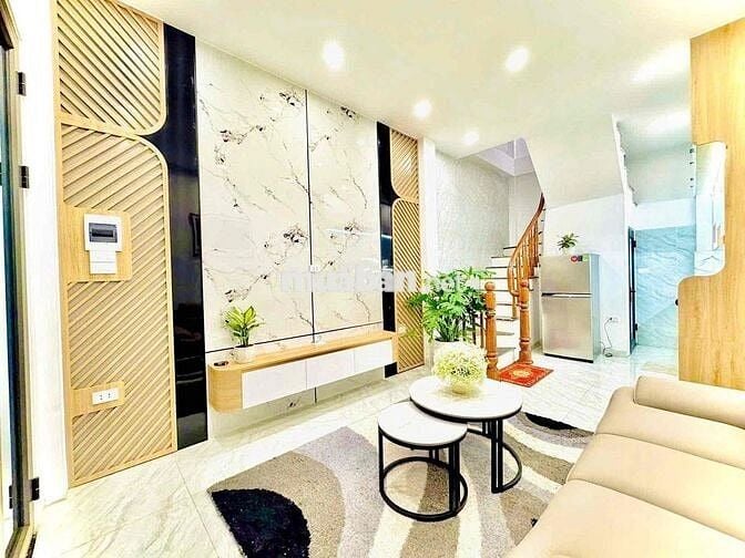 Hơn 3 tỷ, Bán nhà tt Nguyễn Sơn, 60m. Vị trí vàng, trung tâm Long Biên