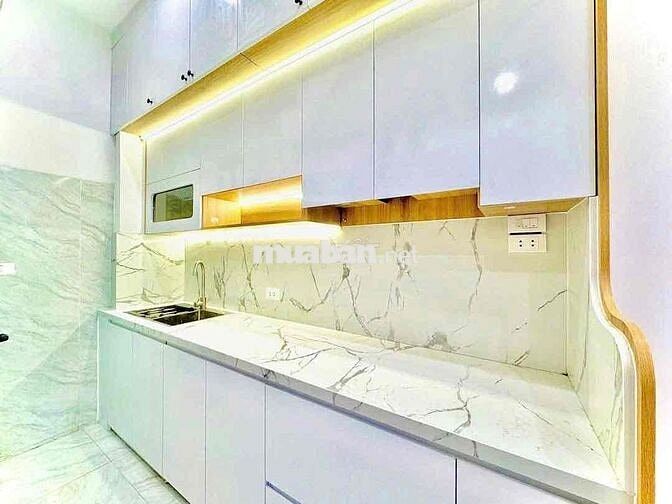 Hơn 3 tỷ, Bán nhà tt Nguyễn Sơn, 60m. Vị trí vàng, trung tâm Long Biên