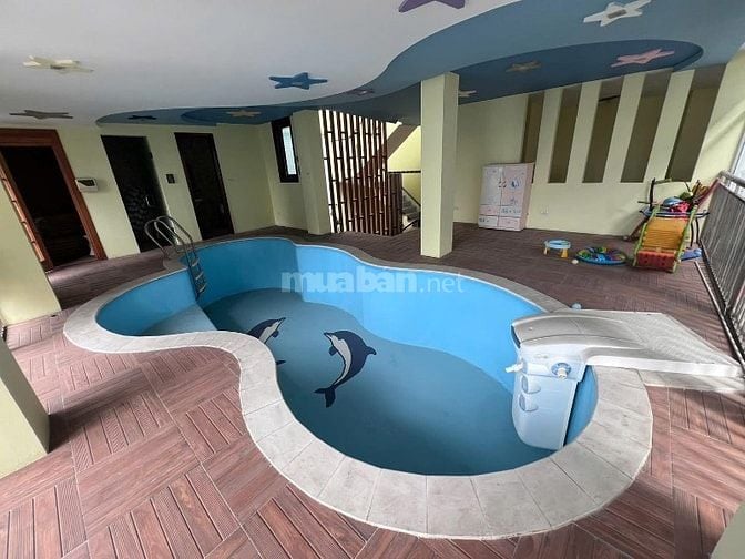 Nhà Lô góc, giữa 2 hồ điều hoà lớn, 7 tầng hiện đại, cực gần mặt phố 