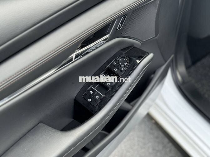 Mazda 3 2024 1.5L Luxury - 19000 km