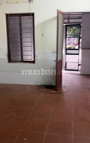 Chính chủ bán nhà trục chính đường Lạc Hồng trước cổng trường học Chính chủ bán nhà trục chính đường Lạc Hồng trước cổng trường học