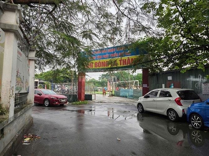 Chính chủ bán nhà trục chính đường Lạc Hồng trước cổng trường học Chính chủ bán nhà trục chính đường Lạc Hồng trước cổng trường học