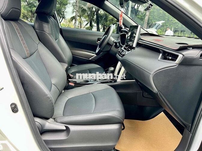 Toyota Corolla Cross Hybrid 2024 xăng điện 11000km