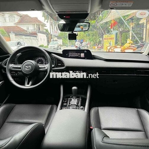 Mazda 3 2022 1.5L Luxury - 2800 km