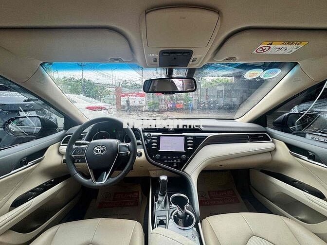 Toyota Camry 2020 màu đen 2.0G đi 67000 km xe zin