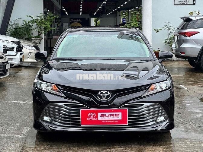 Toyota Camry 2020 màu đen 2.0G đi 67000 km xe zin