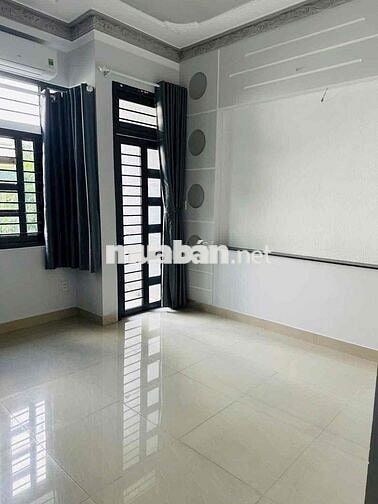 Bán Nhà 65m2. 3 tầng. 4 phòng ngủ. Lê Văn Thọ P11. chỉ 6.45t