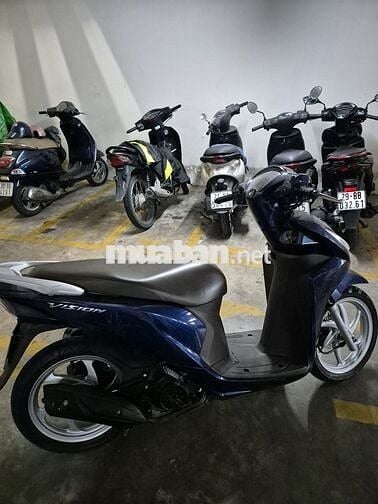 Bán xe máy Vision màu xanh nữ sử dụng