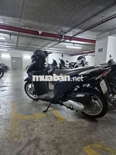 Bán xe máy Vision màu xanh nữ sử dụng