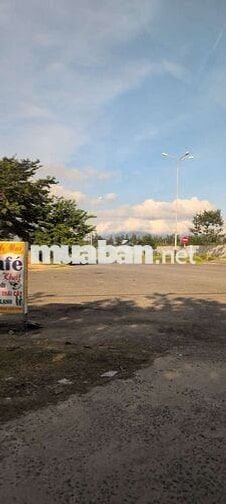 CC BÁN GẤP NHÀ 140M2 SÁT BIỂN NGANG 6M