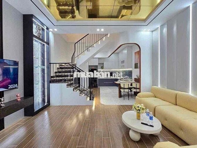 NHÀ CAO CẤP NGAY TRUNG TÂM THÀNH PHỐ VỊ TRÍ THUẬN TIỆN ĐI LẠI