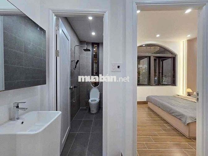 NHÀ CAO CẤP NGAY TRUNG TÂM THÀNH PHỐ VỊ TRÍ THUẬN TIỆN ĐI LẠI