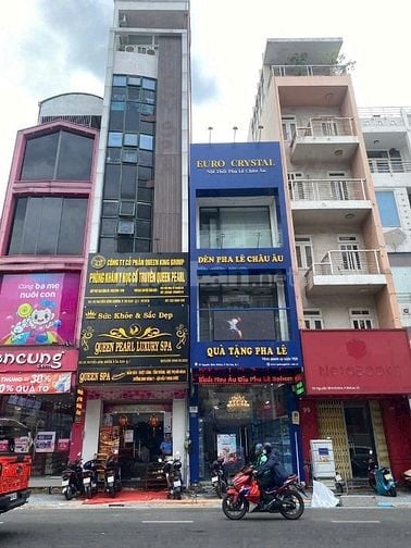 Bán nhà mặt tiền đường Hùng Vương P4Q5 dt: 3.7m x 8m 2 lầu giá 7 tỷ 8.