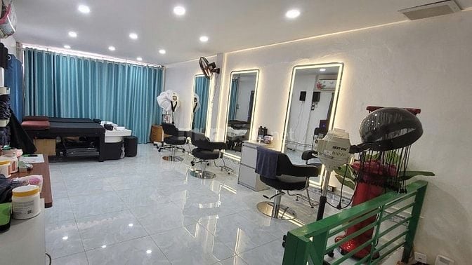 TUYỂN GẤP THỢ CHÍNH & THỢ PHỤ – VÀO LÀM NGAY TẠI XITRUM HAIR STUDIO