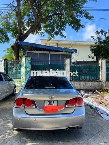 Honda Civic 2.0 màu xám bạc nội thất đen