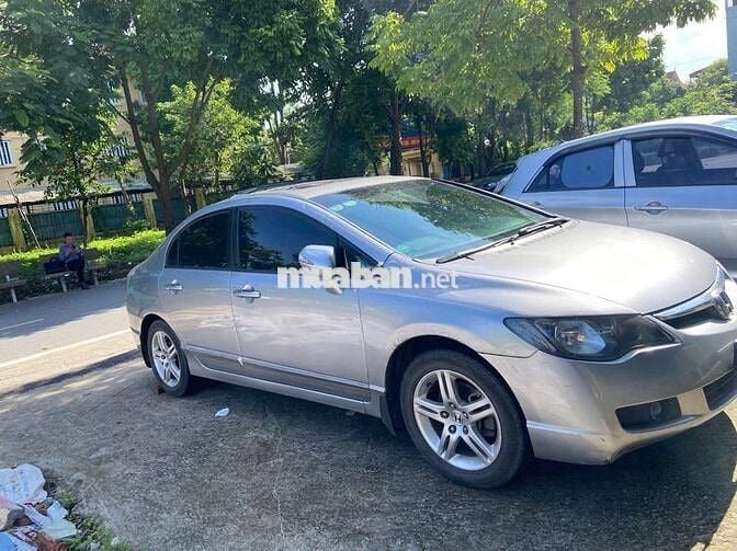 Honda Civic 2.0 màu xám bạc nội thất đen