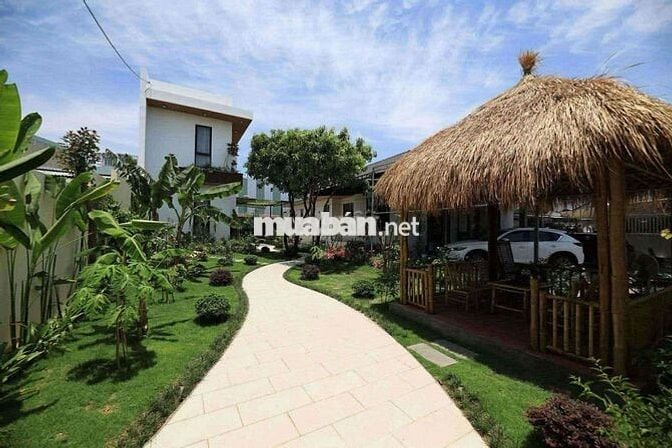 CHO THUÊ VILA SÂN VƯỜN ĐƯỜNG CHÍNH HỮU , GẦN BIỂN MỸ KHÊ