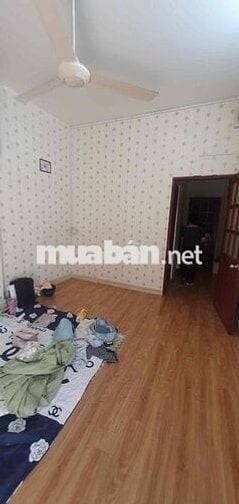 Cần cho thuê phòng 3mx4,5m, có ban công ở Q3 đừơng Nguyễn Đình Chiểu.