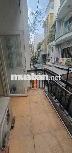 Cần cho thuê phòng 3mx4,5m, có ban công ở Q3 đừơng Nguyễn Đình Chiểu.