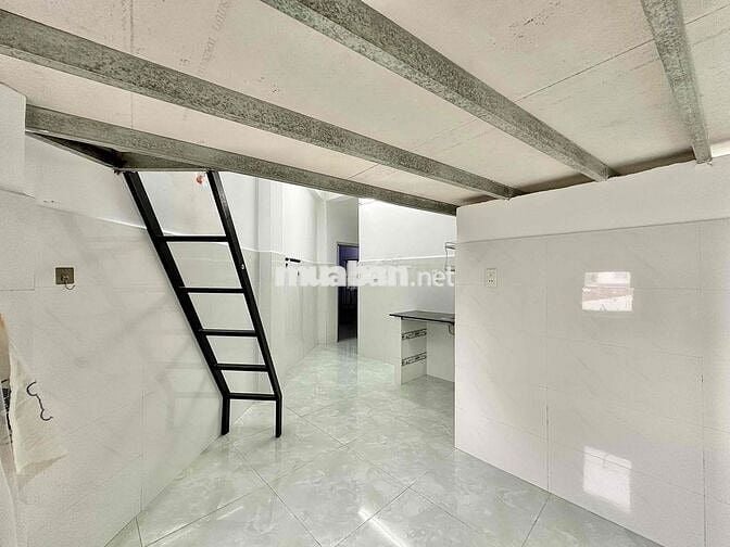 DUPLEX CỬA SỔ TRỜI NGAY CỔNG SAU VLU - ĐI BỘ 2 Phút