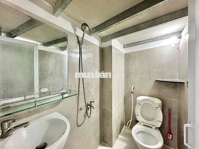 DUPLEX CỬA SỔ TRỜI NGAY CỔNG SAU VLU - ĐI BỘ 2 Phút