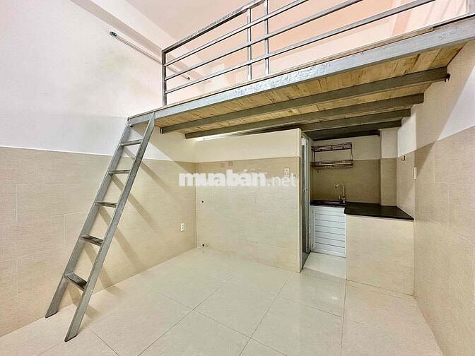 DUPLEX CỬA SỔ TRỜI NGAY CỔNG SAU VLU - ĐI BỘ 2 Phút