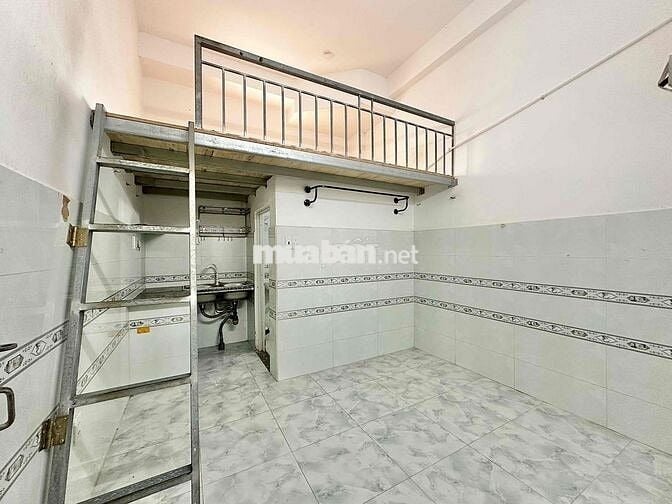 DUPLEX CỬA SỔ TRỜI NGAY CỔNG SAU VLU - ĐI BỘ 2 Phút