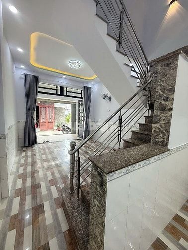 Bán nhà Hóc Môn 4 x 12 đúc trệt lầu 2PN, ngay sân banh Thới Tứ