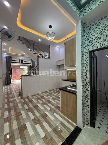 Bán nhà Hóc Môn 4 x 12 đúc trệt lầu 2PN, ngay sân banh Thới Tứ