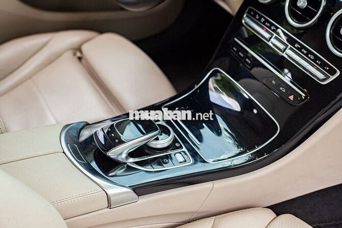 Mercedes-Benz C180 2020 56000 km