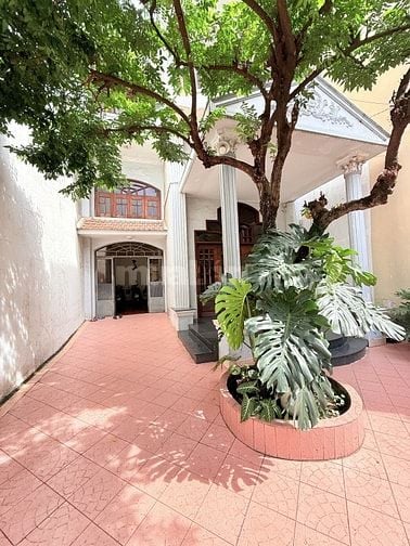 VIP Biệt thự Cộng Hoà, 240m2 sân vườn 3 Tầng, ngay CV Hoàng Văn Thụ TB