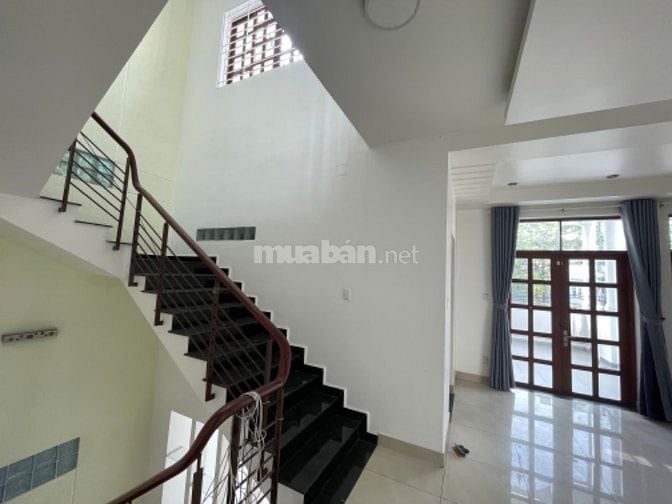 Biệt Thự Khu Tên Lửa dt 270m2, nhà 3 tầng(5PN + 4WC) giá 47tr/tháng