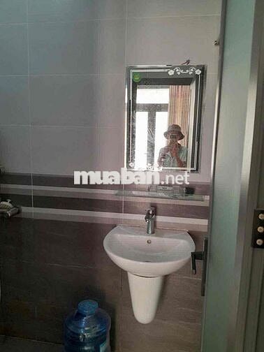 Miễn phí dịch vụ,nước tháng đầu tiên.