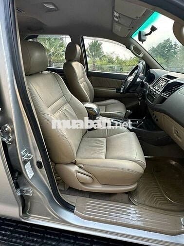 Toyota Fortuner 2013 Xăng 4x2 Bạc 7 chỗ