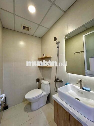 Chuyển nhà mới bán căn 2pn 2wc full nội thất, ban công ĐN cc Dreamhome