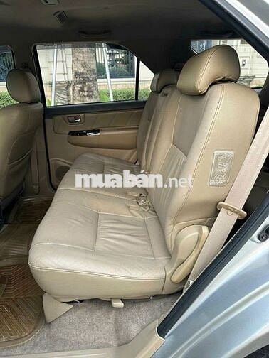 Toyota Fortuner 2013 Xăng 4x2 Bạc 7 chỗ